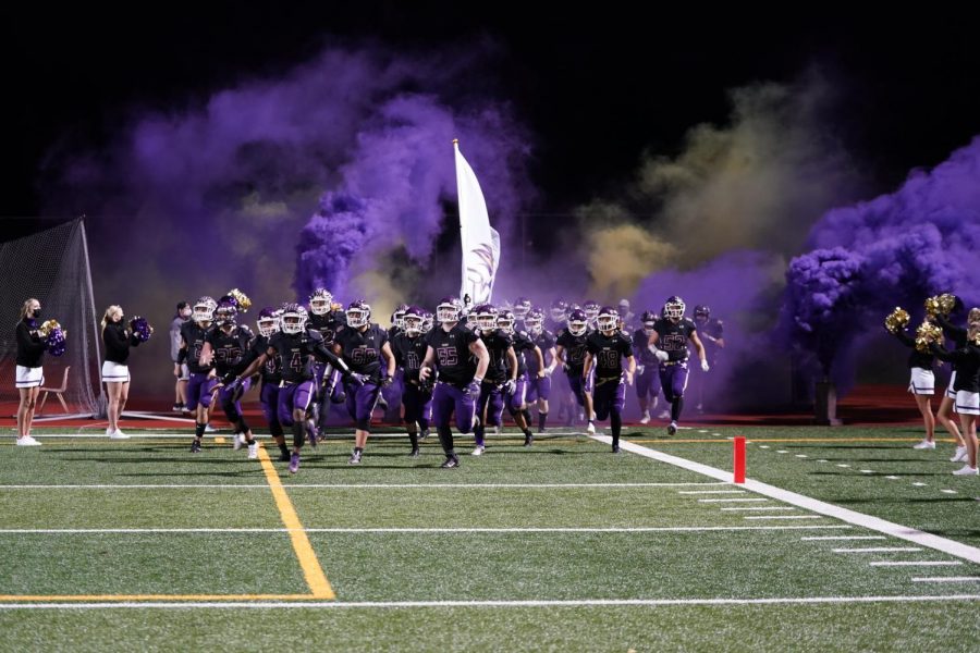 Homecoming+Game%3A+Lake+Stevens+Vikings+football+team+heads+out+to+play+against+Kamiak+Knights%21+In+this+home+game%2C+the+Vikings+added+another+win+to+their+season.+It+feels+like+we+earned+it%2C+were+earning+that+because+we+have+all+types+of+doubters+and+our+team+is+proving+lots+of+people+wrong+right+now%2C+senior+Trayce+Hanks+said.