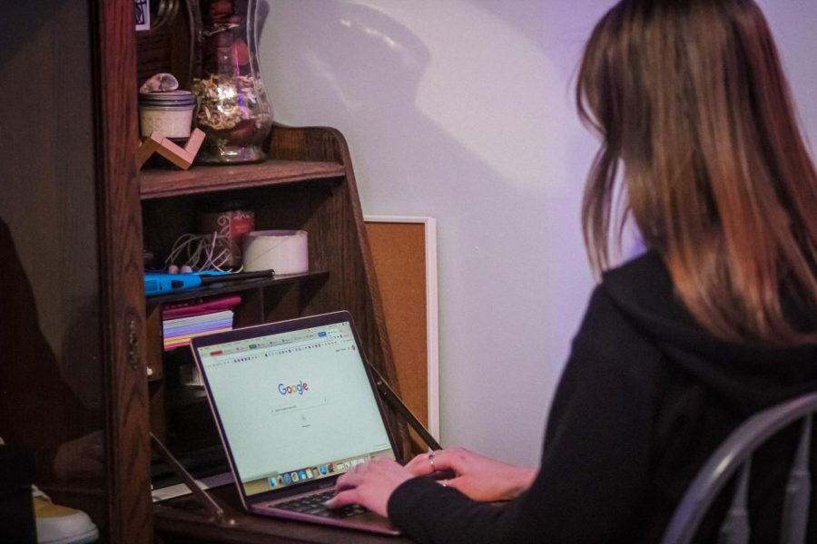 School at home: Senior Jasmine Boggs works on homework for online classes through EVCC. The rise of COVID had many students and staff members worried about schools going back online. ”Students' mental health would not be good if classes went back online,” Jasmine Boggs said.