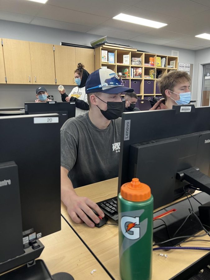 Planning for the Future: Senior Hayden McDonald works on an assignment that taught him about taxes. Personal Finance class teaches many important tasks while in high school and can set you up for success after graduation. “Class gets you ready for the future and helps you live on your own,” senior Jett Orseth said.