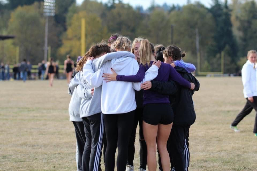 Lake+Stevens+Girls+Cross+Country+takes+WESCO+and+is+on+their+way+to+state%21+The+Lake+seniors+coming+together+for+one+last+huddle.